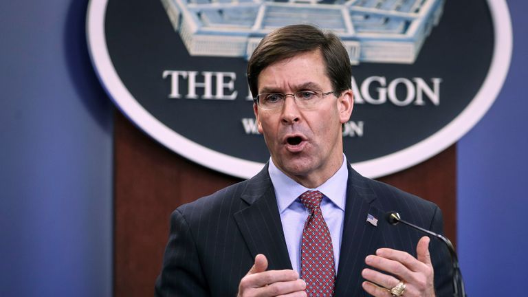 ARLINGTON, VA 20 DÉCEMBRE: Le secrétaire à la Défense Mark Esper tient une conférence de presse de fin d'année au Pentagone le 20 décembre 2019 à Arlington, en Virginie. Esper et Milley ont répondu à des questions sur un large éventail de sujets, y compris la situation en Corée du Nord et un récent Washington Post dénommé «Afghanistan Papers». (Photo de Drew Angerer / Getty Images)