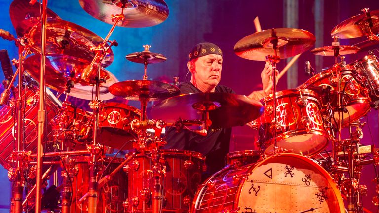BIRMINGHAM, ROYAUME-UNI - 26 MAI: Neil Peart au LG Arena le 26 mai 2013 à Birmingham, en Angleterre. (Photo de Steve Thorne / WireImage)