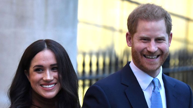 LONDRES, ROYAUME-UNI - 07 JANVIER: Le prince Harry, duc de Sussex et Meghan, duchesse de Sussex partent après leur visite à la Maison du Canada en remerciement de la chaleureuse hospitalité canadienne et du soutien qu'ils ont reçu lors de leur récent séjour au Canada, le 7 janvier 2020 à Londres, en Angleterre. (Photo par DANIEL LEAL-OLIVAS - WPA Pool / Getty Images)