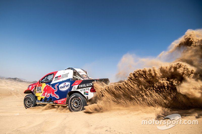 # 304 Toyota Gazoo Racing: Giniel De Villiers, Alex Haro Bravo