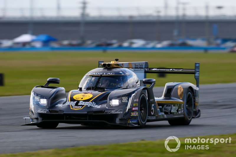 # 5 Mustang Sampling Racing / JDC-Miller MotorSports Cadillac DPi-V.R de Sebastien Bourdais, Loic Duval, Joao Barbosa 
