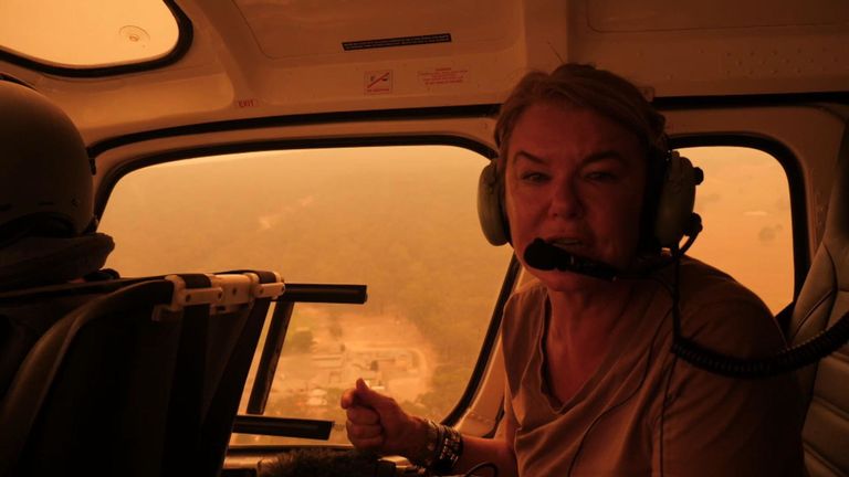 Sky News & # 39; le correspondant spécial Alex Crawford a survolé les incendies en Nouvelle-Galles du Sud