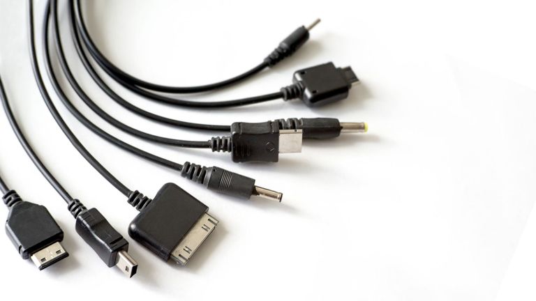Les chargeurs de téléphone se présentent sous de nombreuses formes et tailles - au grand dam de l'Europe