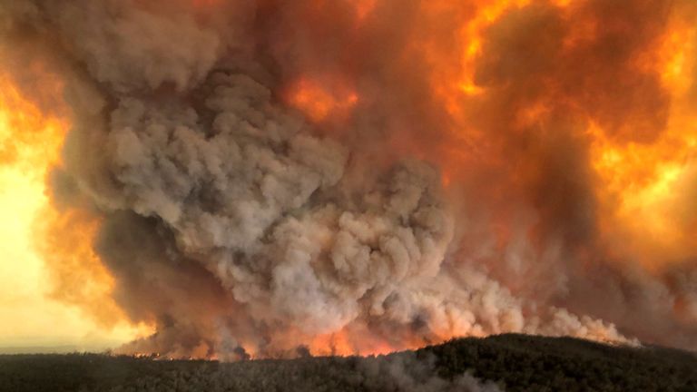 Les feux de brousse à Bairnsdale, Victoria. Photo: Glen Morey / Reuters