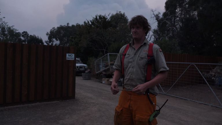 Le pompier Billy Dunlop, qui est également le gestionnaire du parc, a averti l'équipe d'évacuer