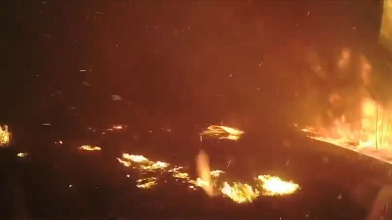Les pompiers de la Nouvelle-Galles du Sud ont publié des images pour montrer à quelle vitesse les feux de brousse peuvent se propager.