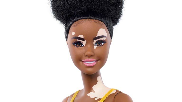 Document non daté publié par Mattel de leur gamme de poupées Barbie. Les fabricants de poupées Barbie vont vendre une version qui a l'air d'avoir le vitiligo et une autre sans cheveux, dans le but d'augmenter la diversité de la gamme. Photo PA. Date d'émission: lundi 27 janvier 2020. Mattel a déclaré vouloir fournir un 
