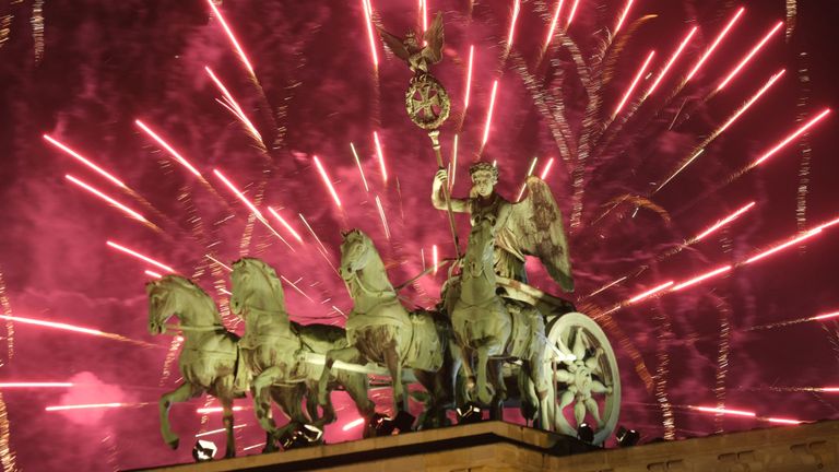 Il y avait beaucoup de feux d'artifice à Berlin - mais ce n'était pas le cas dans certaines villes allemandes
