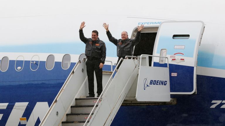 Les copilotes de la vague de vol d'essai après leur voyage réussi
