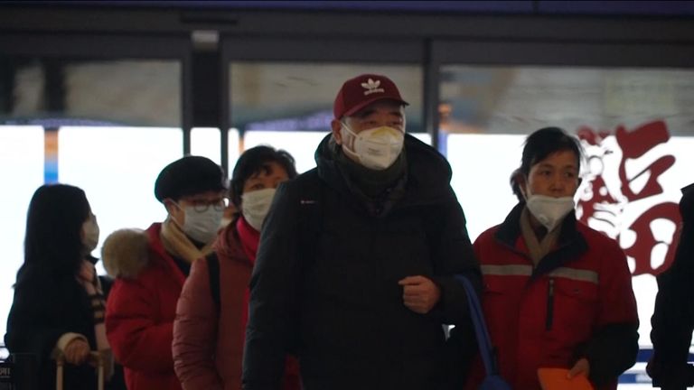 Des mesures sont en place pour tenter de contenir l'épidémie de coronavirus, qui a commencé en Chine