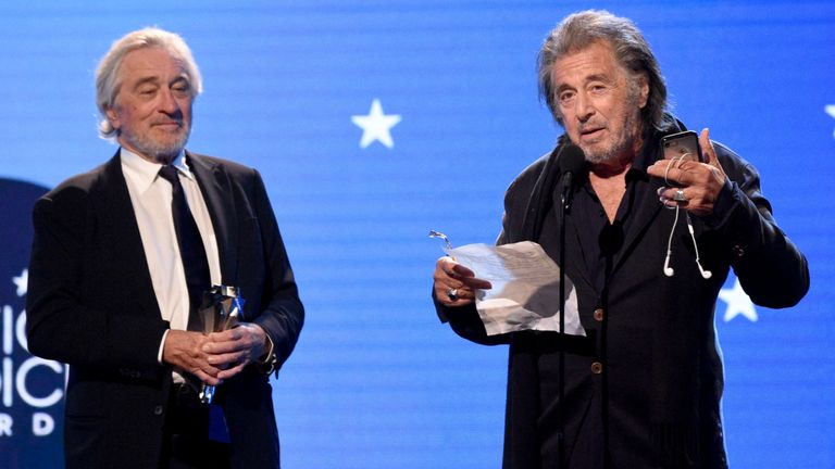 Robert De Niro et Al Pacino ont accepté les critiques & # 39; Prix ​​de choix pour la meilleure distribution d'ensemble pour The Irishman