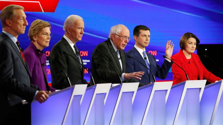 Candidat démocrate (L-R) activiste milliardaire Tom Steyer, sénateur Elizabeth Warren, ancien vice-président Joe Biden, sénateur Bernie Sanders, ancien South Bend, Indiana, maire Pete Buttigieg et sénateur Amy Klobuchar