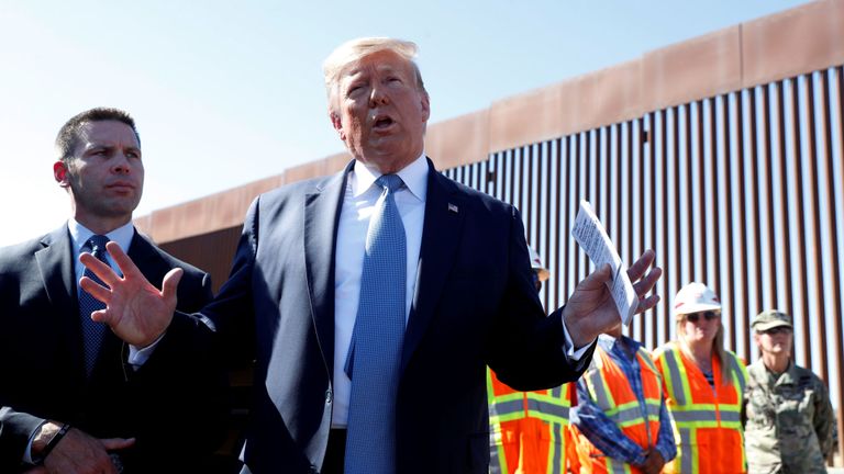 Le président Trump a été rejoint par des travailleurs de la construction et de hauts responsables de la sécurité