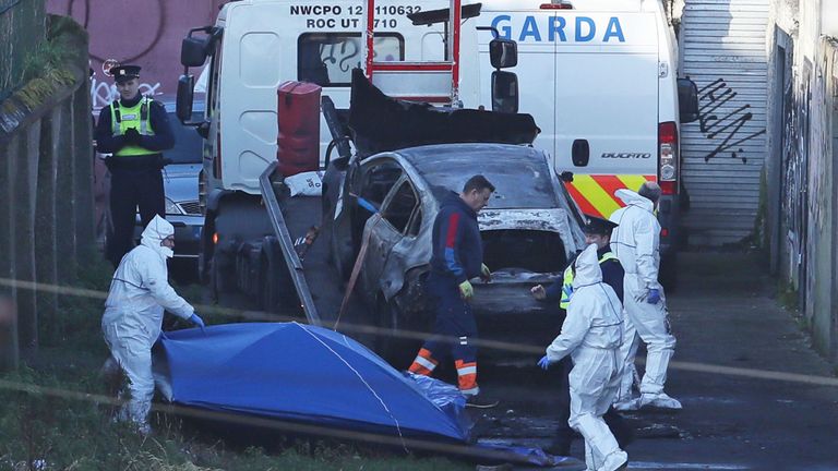 Des restes humains ont été trouvés dans une voiture incendiée à Drumcondra, Dublin