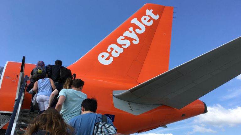Les passagers embarquent sur un vol EasyJet à Gatwick