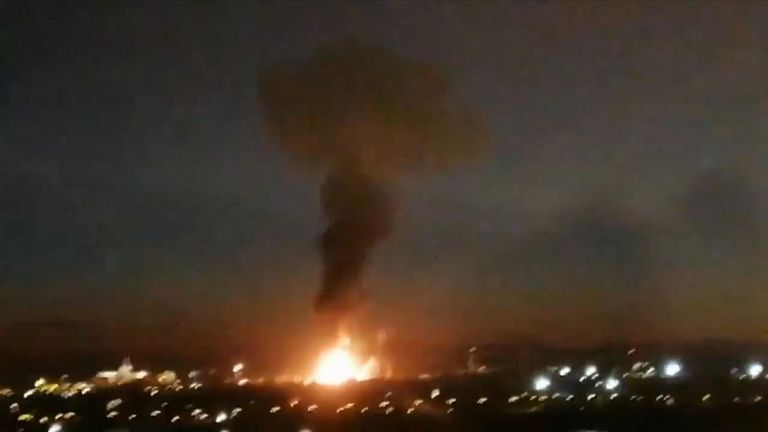 Les gens sont avertis de rester à l'intérieur à la suite de l'incendie. Photo: Twitter / Laura Presicce