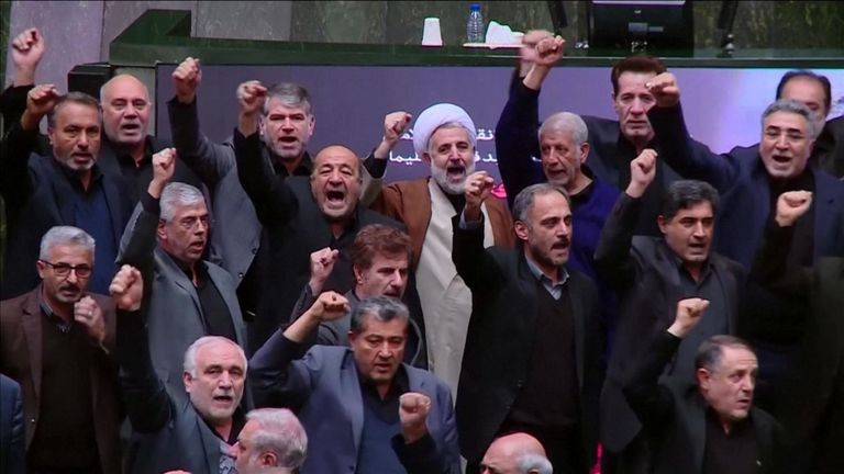 Les députés iraniens ont scandé à l'unanimité 