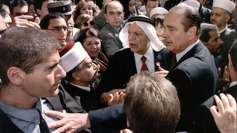 L'ancien président français Jacques Chirac a eu un incident similaire avec la sécurité israélienne en 1996