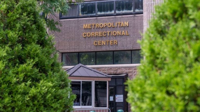La prison où Jeffrey Epstein était détenu