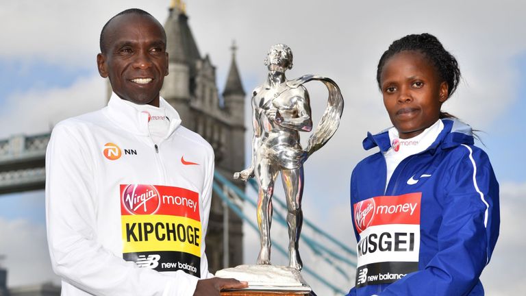 Eliud Kipchoge (L) du Kenya et Brigid Kosgei, toutes deux kenyanes, ont remporté le marathon de Londres 2019 pour hommes et femmes