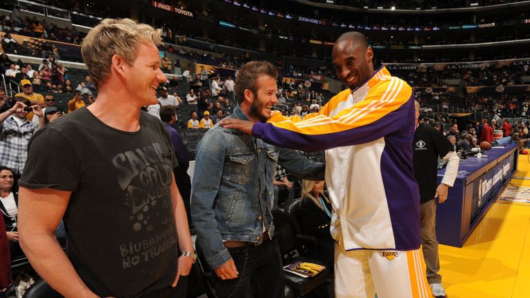 David Beckham et Gordon Ramsay rencontrent Bryant lors d'un match des Lakers en 2010