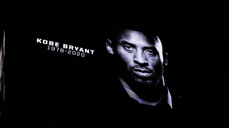 Une minute de silence a été observée avant le match entre les San Antonio Spurs et les Toronto Raptors 