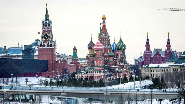 Une vue sur le Kremlin, la cathédrale Saint-Basile et le parc Zaryadye au centre-ville de Moscou 