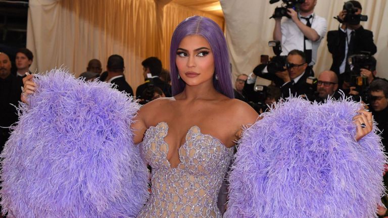 Kylie Jenner a vendu une participation majoritaire dans son entreprise de cosmétiques pour 600 millions de dollars (463 millions de livres sterling)