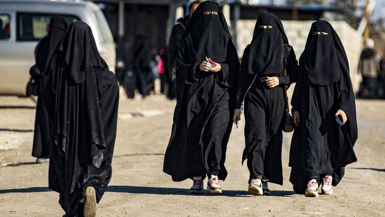 Environ 74 000 femmes et enfants, liés à l'État islamique, sont détenus dans le camp d'Al Hol