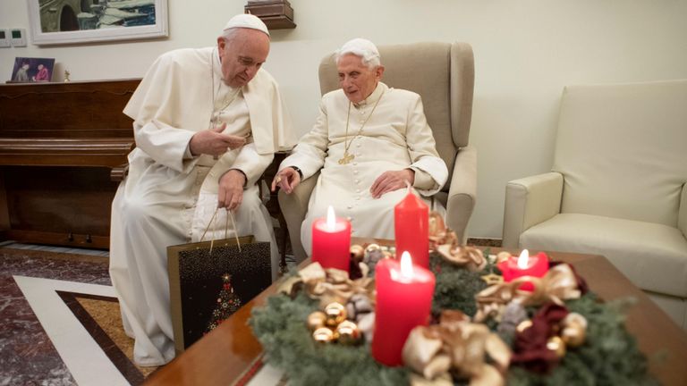 Le pape François et le pape Benoît