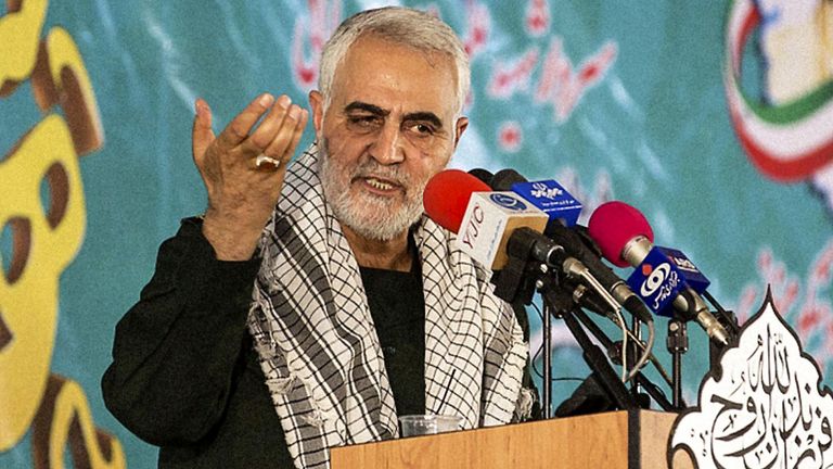 Le général de division Qassem Soleimani s'exprimant lors d'une conférence de presse à Hamadan, Iran en 2018. Photo: Collection AY / SIPA / Shutterstock 