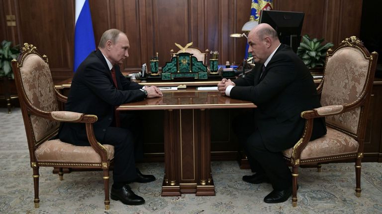 Vladimir Poutine assiste à une réunion avec son nouveau Premier ministre Mikhail Mishustin