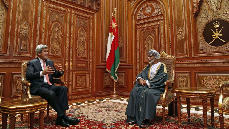 John Kerry rencontre le sultan Qaboos à Mascate en 2013
