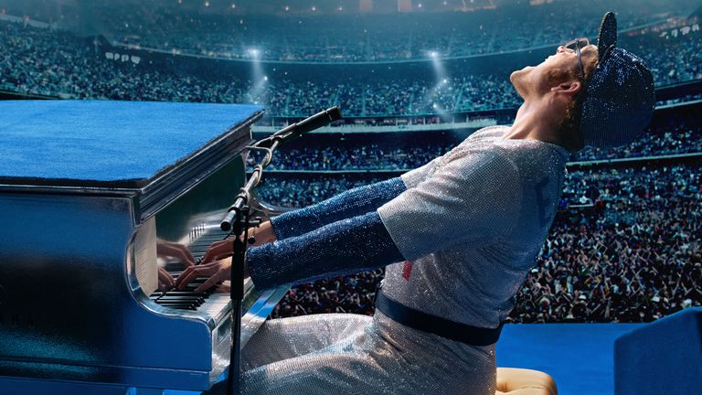 Taron Egerton comme Elton John dans Rocketman de Paramount Pictures.
