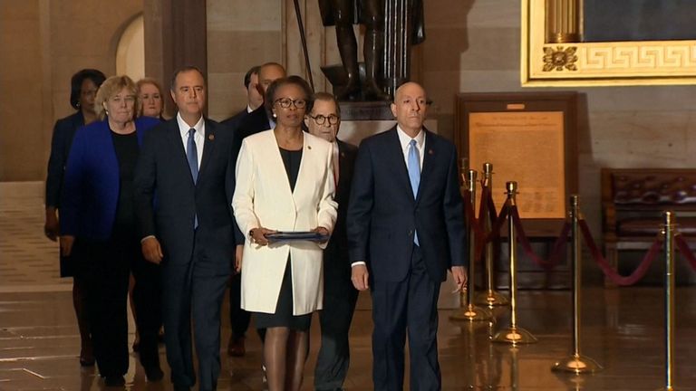 Des articles d'impeachment contre le président Donald Trump sont livrés au Sénat