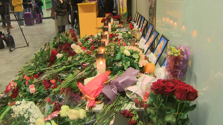 Fleurs et autres hommages aux victimes