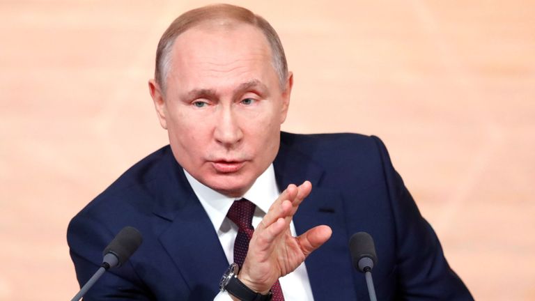 Vladimir Poutine prend la parole lors de sa conférence de presse annuelle de fin d'année à Moscou