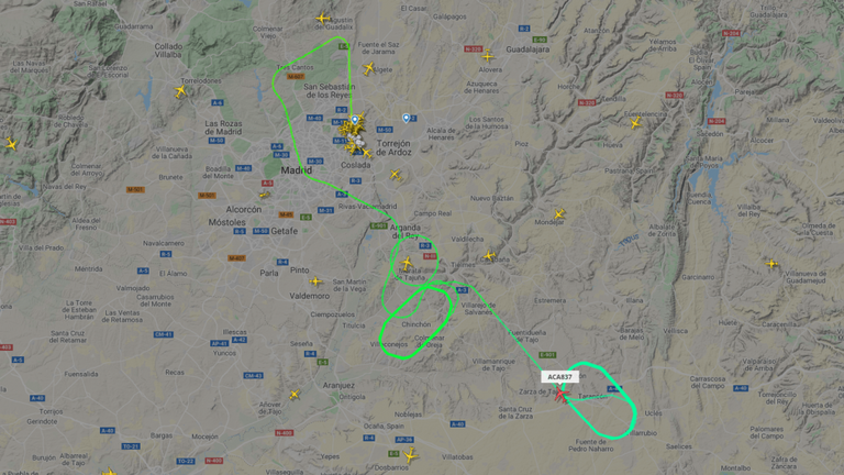 Le vol tente de brûler du carburant avant d'effectuer un atterrissage d'urgence. Image: Radar de vol