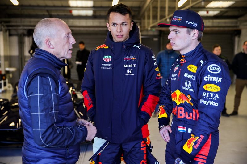 Max Verstappen, Red Bull Racing et Alexander Albon, Red Bull Racing conduisant l'Aston Martin Valkyrie de Red Bull Racing avec le pilote d'essai d'Aston Martin Chris Goodwin