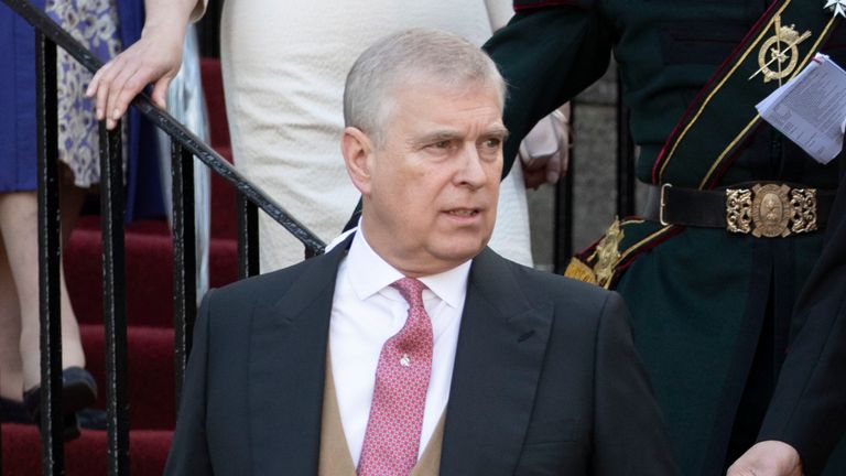 Le prince Andrew, le comte d'Inverness comme il est connu en Écosse, lors d'une garden-party au palais de Holyroodhouse à Édimbourg.