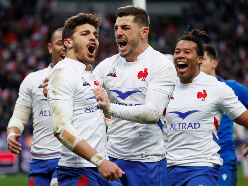 La France à cinq essais se hisse en tête du classement des Six Nations avec une victoire sur l’Italie