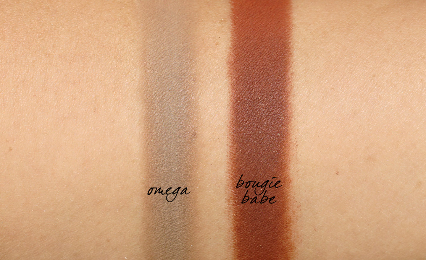 Fards à paupières MAC Loud and Clear Eyeshadow Omega et Bougie Babe
