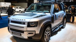 Un nouveau 4x4 Land Rover Defender 110 tout-terrain exposé à Brussels Expo