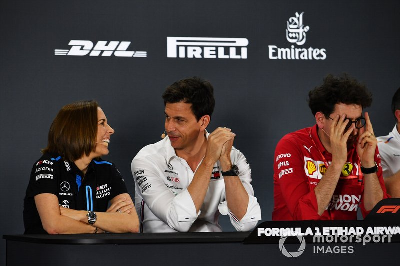 Claire Williams, directrice adjointe de l'équipe, Williams Racing, Toto Wolff, directrice exécutive (affaires), Mercedes AMG, et Mattia Binotto, directrice de l'équipe Ferrari 