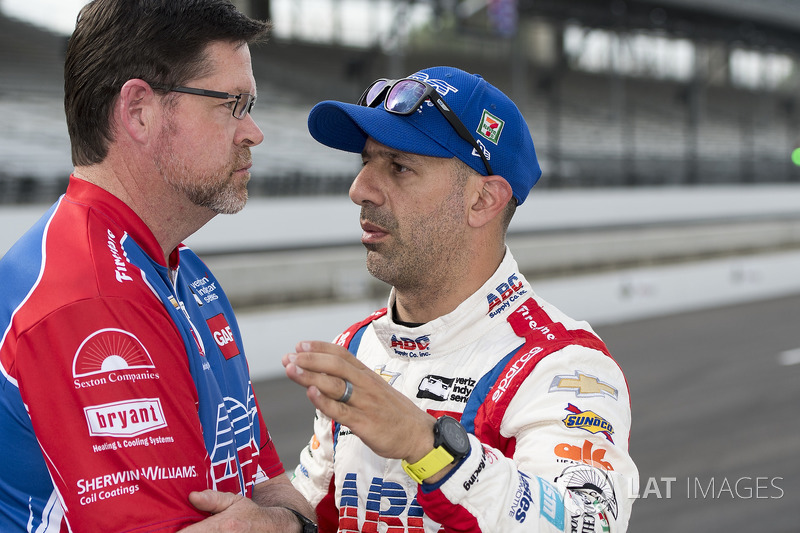 D'écoute aux commentaires d'un vétéran IndyCar de 377 courses, Eric Cowdin en 2020 devient le mentor d'une recrue de la série.