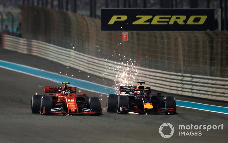 Max Verstappen, Red Bull Racing RB15, se bat avec Charles Leclerc, Ferrari SF90
