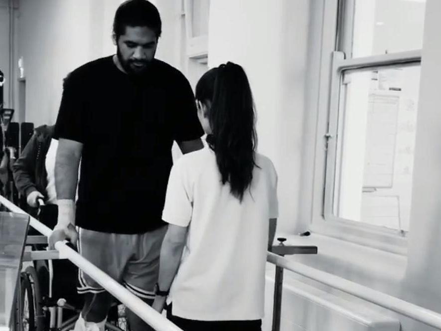 Michael Fatialofa fait ses premiers pas depuis qu’il s’est blessé au cou alors que les Sarrasins s’engagent à faire un don pour chaque essai marqué