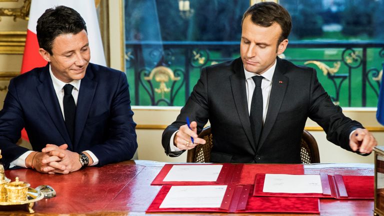Le président français Emmanuel Macron et Benjamin Griveaux