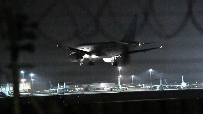 Dimanche, 11 ressortissants britanniques sont arrivés au Royaume-Uni de Wuhan