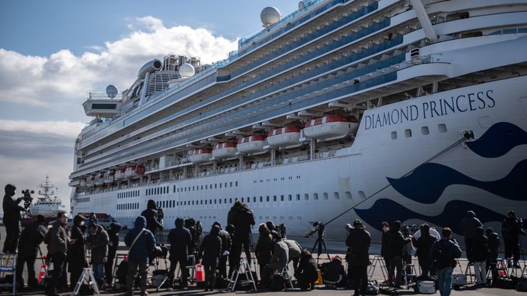 Les journalistes se sont rassemblés sur le port